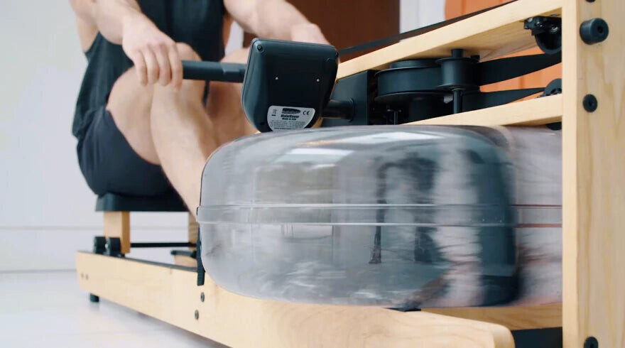 Resistencia de agua WaterRower Lite Sistema de resistencia por agua WaterFlywheel del WaterRower Lite en movimiento